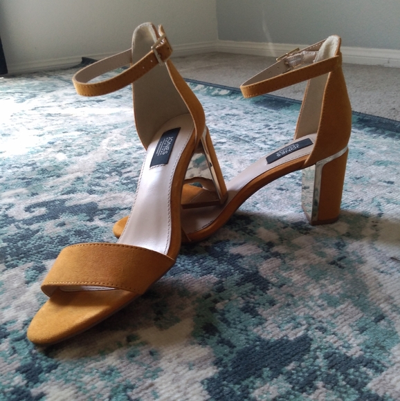 Jones New York size 5.5 mustard yellow block heels - Picture 1 of 9